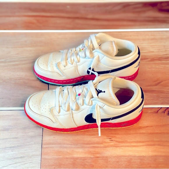 Air Jordan 1 Low GS Multi Color. Size 5. - Picture 9 of 12